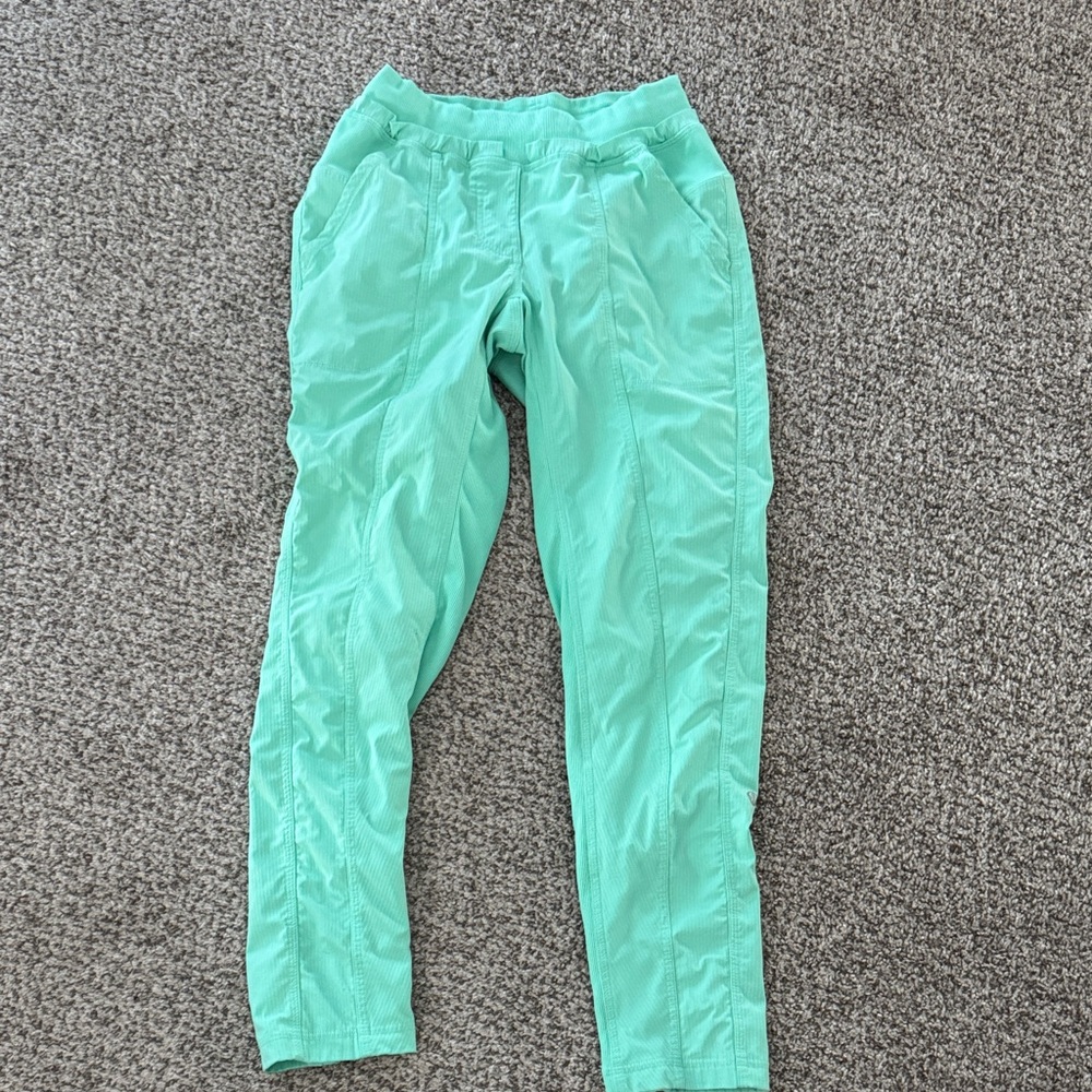 Lululemon Athletica Mint Green Ankle Pants